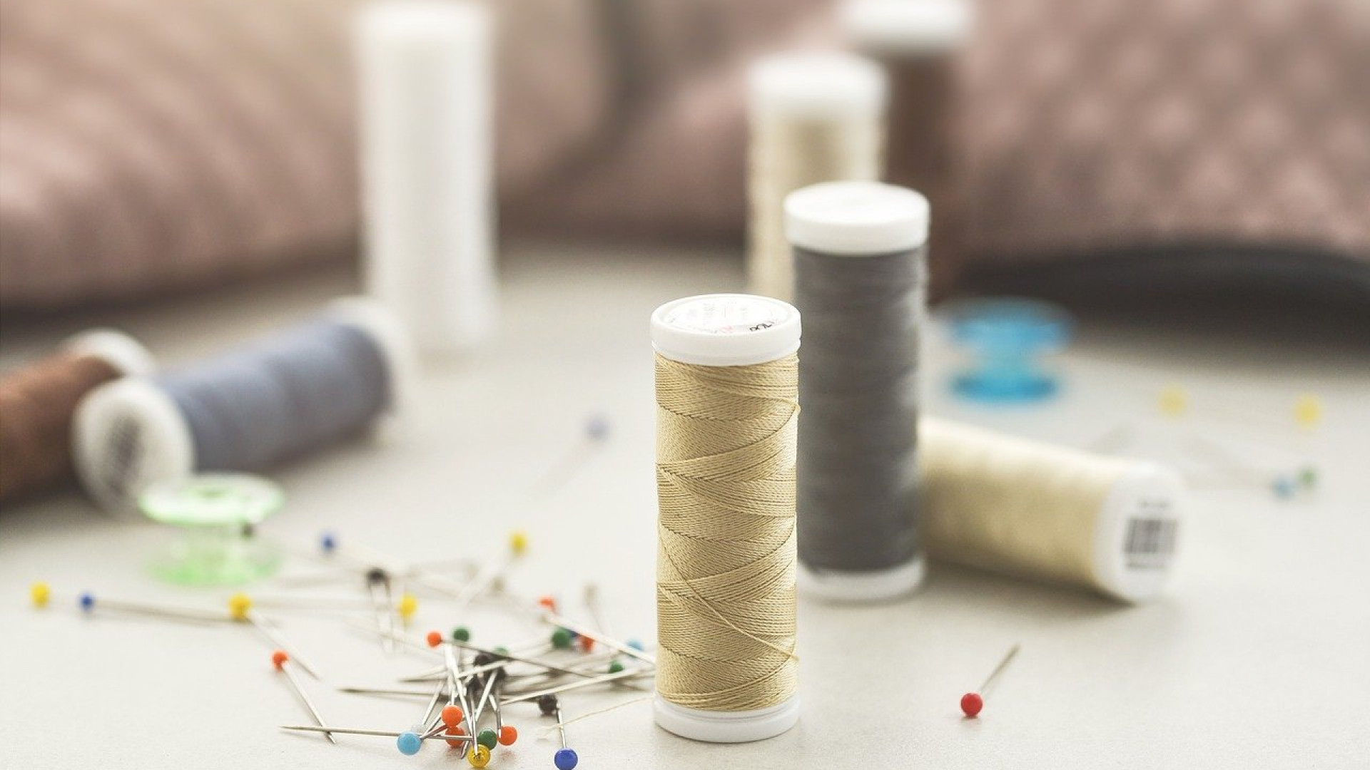 Quels sont les atouts d’une plateforme d’emploi et de formation dédiée aux métiers de la filière textile ?